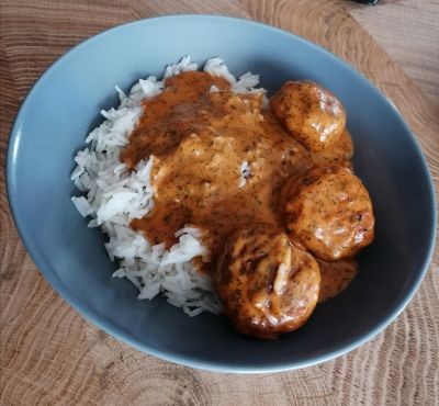 Pulpeciki w sosie koperkowo-pomidorowym
                       