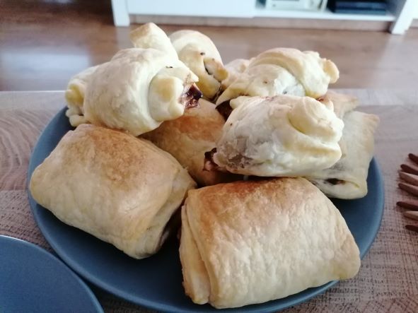 Ciasto francuskie z nutellą i bananem
                       