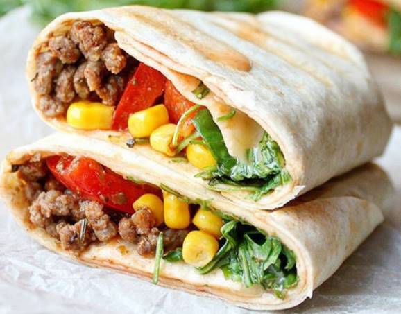 Tortilla z mielonym indykiem i warzywami
                       