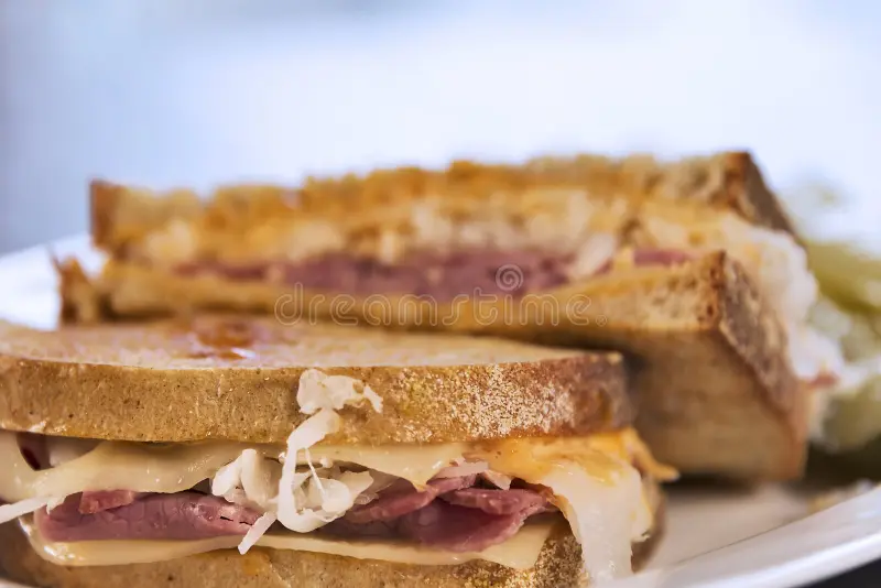 Kanapka Reuben
                       